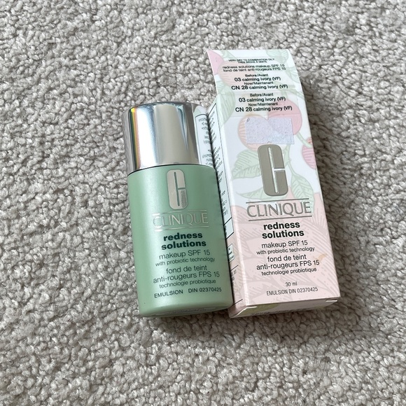 Clinique Redness Solutions Makeup Broad Spectrum SPF 15 - 03/CN28 Calming Ivory - Picture 1 of 3